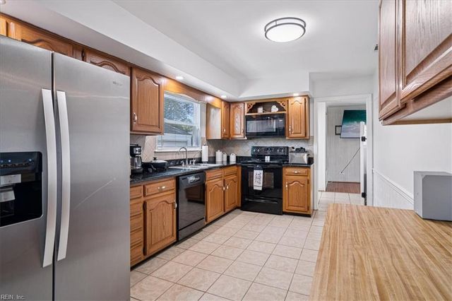 405 Kings Point CT, Virginia Beach, VA 23452