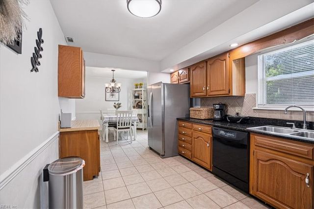 405 Kings Point CT, Virginia Beach, VA 23452