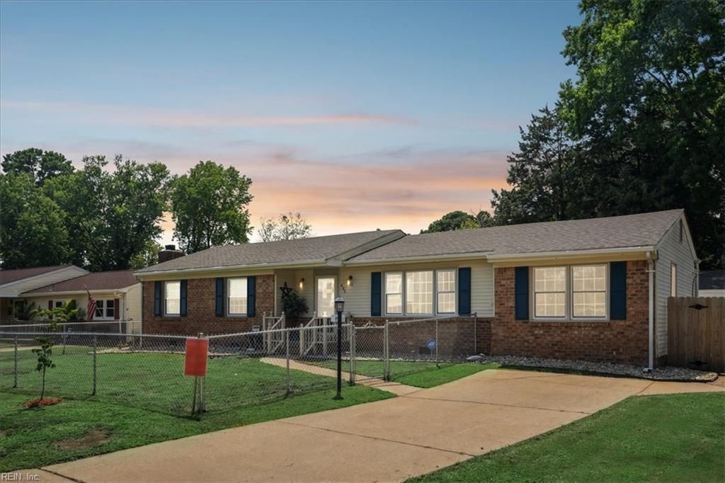 405 Kings Point CT, Virginia Beach, VA 23452