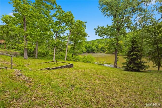 7686 Sunrise Drive, Hillsboro, MO 63050