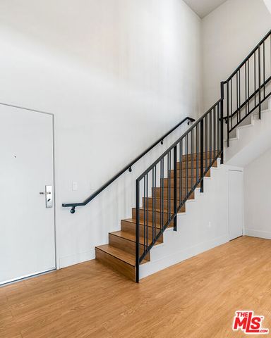 11837 Mayfield Avenue 302, Los Angeles, CA 90049