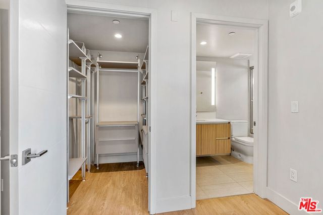 11837 Mayfield Avenue 302, Los Angeles, CA 90049