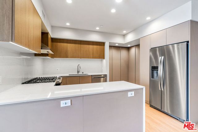 11837 Mayfield Avenue 302, Los Angeles, CA 90049