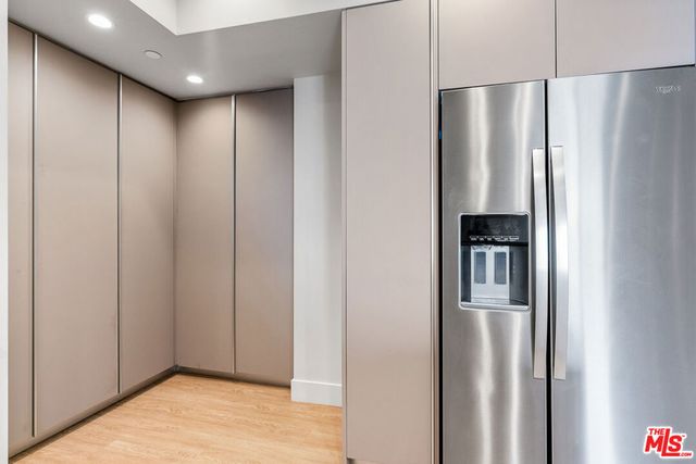 11837 Mayfield Avenue 302, Los Angeles, CA 90049