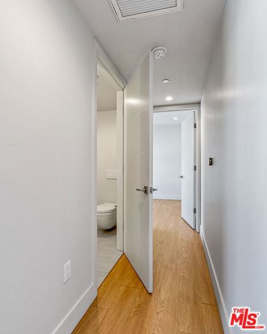 11837 Mayfield Avenue 302, Los Angeles, CA 90049