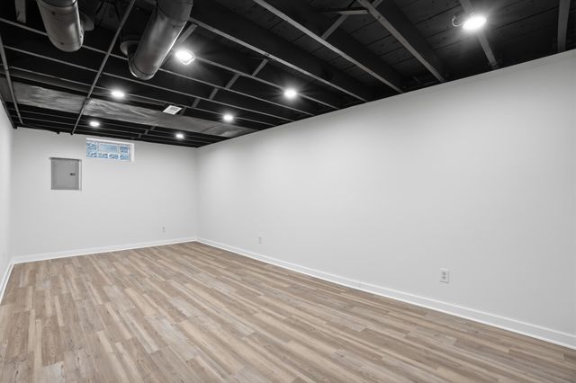 2407 W 78th Avenue, Merrillville, IN 46410