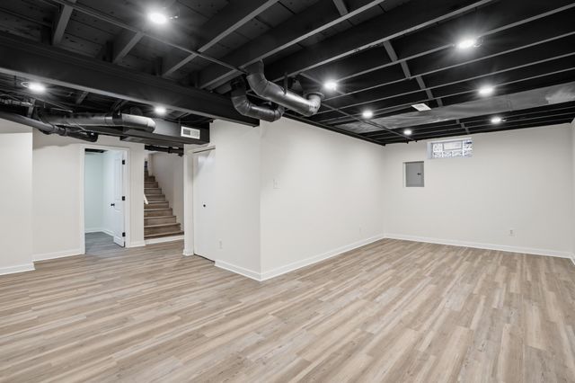 2407 W 78th Avenue, Merrillville, IN 46410