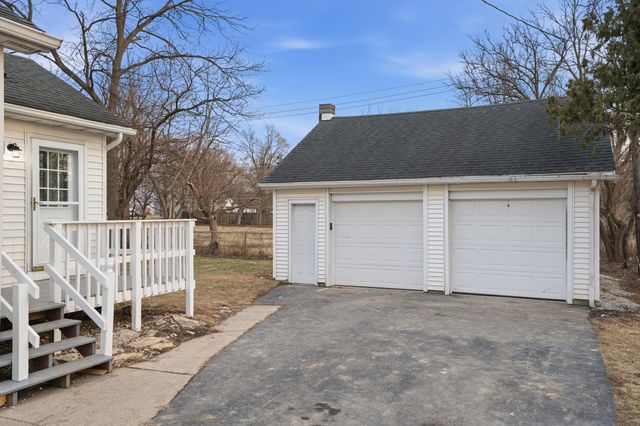 2407 W 78th Avenue, Merrillville, IN 46410