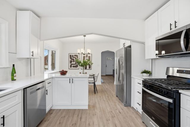 2407 W 78th Avenue, Merrillville, IN 46410