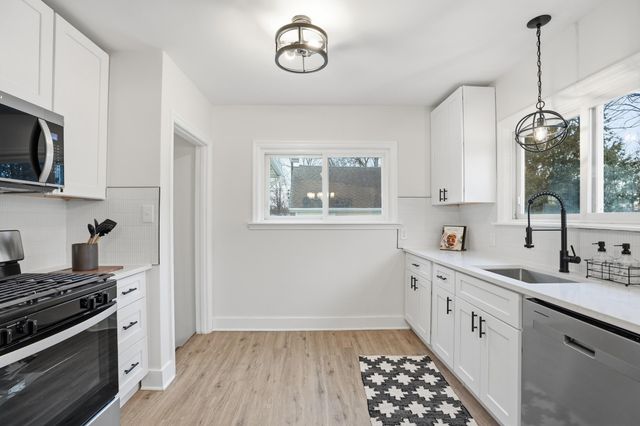 2407 W 78th Avenue, Merrillville, IN 46410