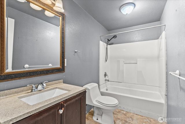 18711 82nd Avenue NE, Kenmore, WA 98028
