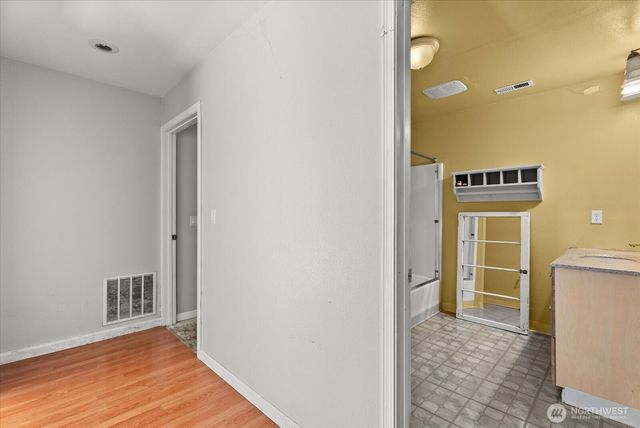 18711 82nd Avenue NE, Kenmore, WA 98028