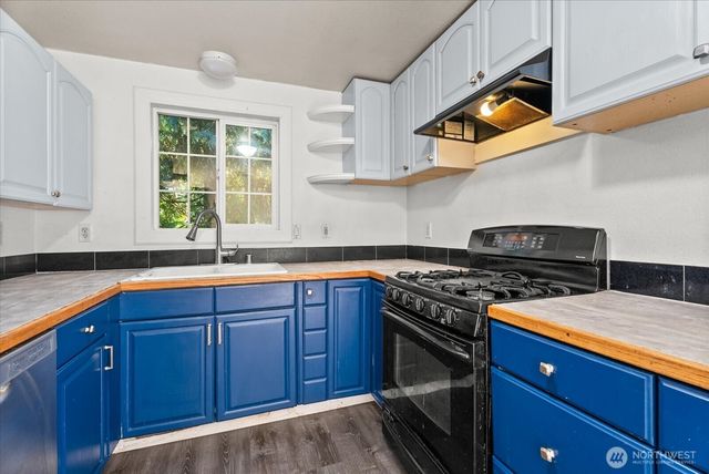 18711 82nd Avenue NE, Kenmore, WA 98028