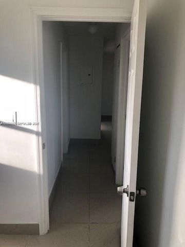 1045 SW 4th St 5, Miami, FL 33130