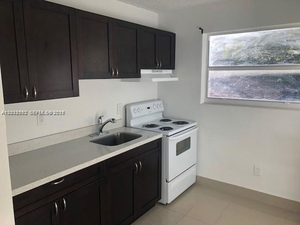 1045 SW 4th St 5, Miami, FL 33130
