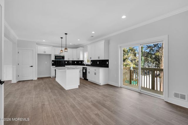 18 Plantation Drive, Little Egg Harbor, NJ 08087