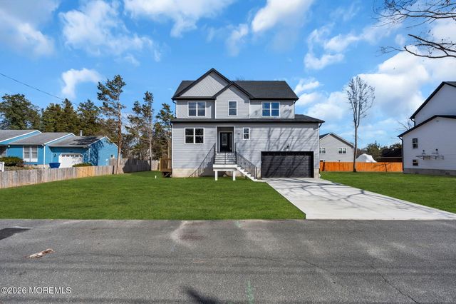 18 Plantation Drive, Little Egg Harbor, NJ 08087