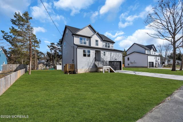 18 Plantation Drive, Little Egg Harbor, NJ 08087