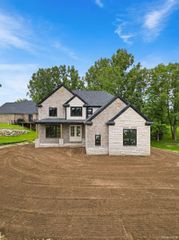 3701 Stallion Way, Commerce Charter Township, MI 48382