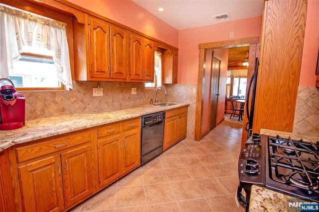 116 W Quackenbush Avenue, Dumont, NJ 07628