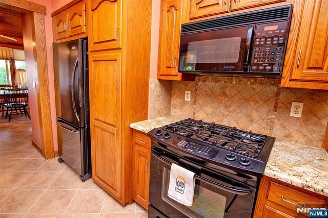 116 W Quackenbush Avenue, Dumont, NJ 07628