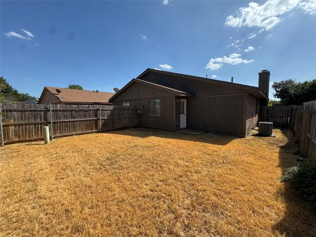 4117 Fossil Ridge Drive, Haltom City, TX 76137