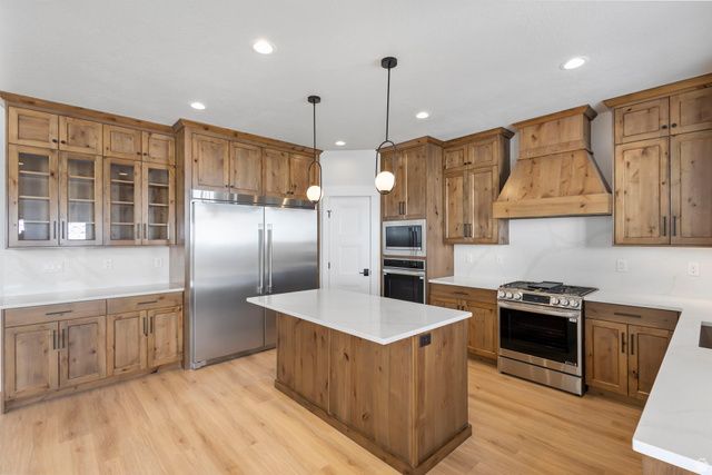 656 E MOUNTAIN RD, North Ogden, UT 84414