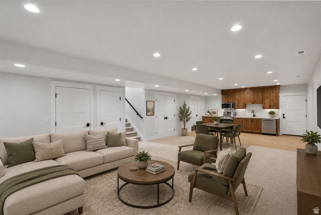 656 E MOUNTAIN RD, North Ogden, UT 84414