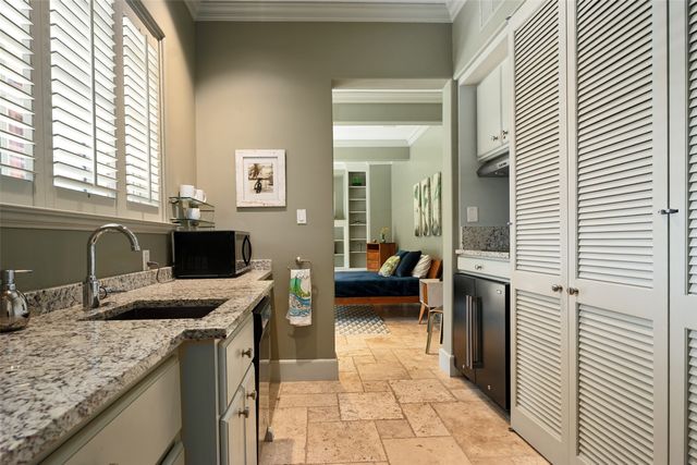 2203 Allen Street, Dallas, TX 75204
