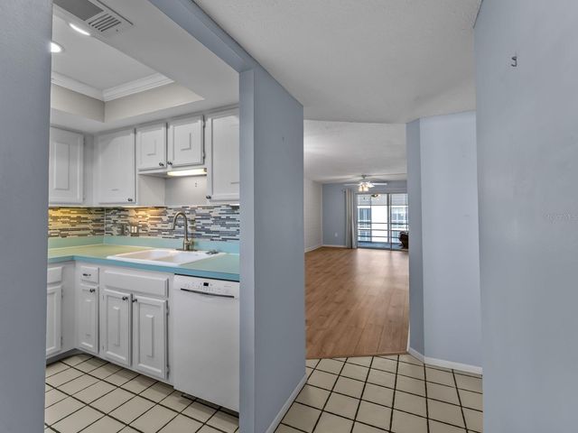 995 LAGUNA DRIVE 305, Venice, FL 34285