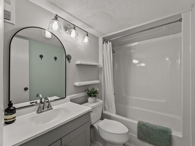 995 LAGUNA DRIVE 305, Venice, FL 34285