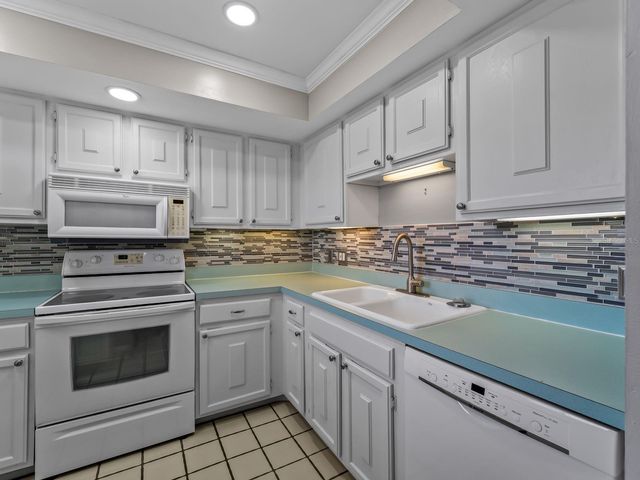 995 LAGUNA DRIVE 305, Venice, FL 34285