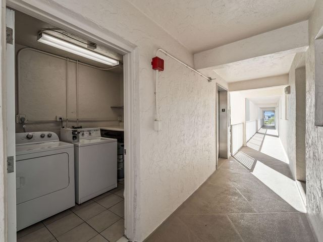 995 LAGUNA DRIVE 305, Venice, FL 34285