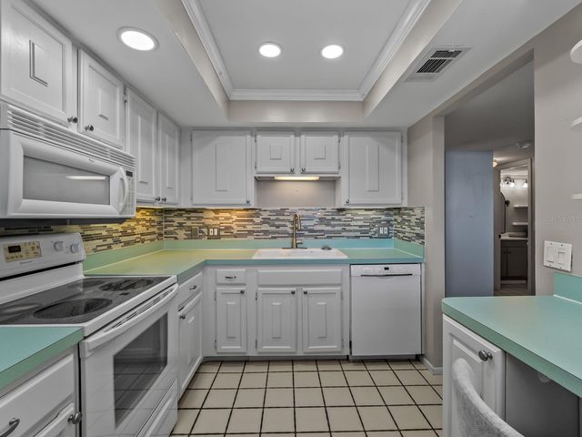 995 LAGUNA DRIVE 305, Venice, FL 34285
