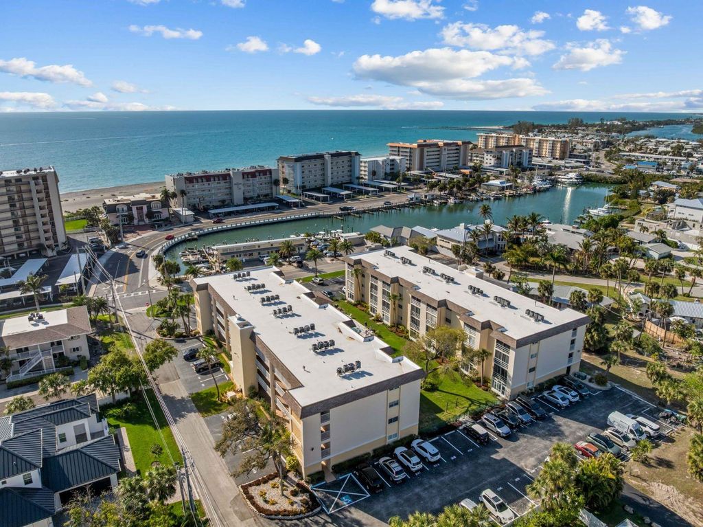 995 LAGUNA DRIVE 305, Venice, FL 34285