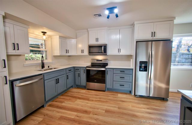 2110 S 70th Street E, Muskogee, OK 74403