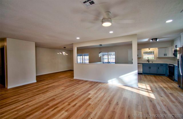 2110 S 70th Street E, Muskogee, OK 74403