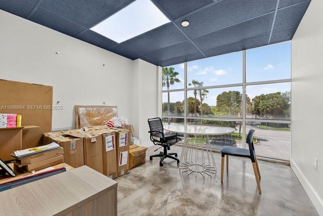 2201 NW 102nd Place 4A, Doral, FL 33172