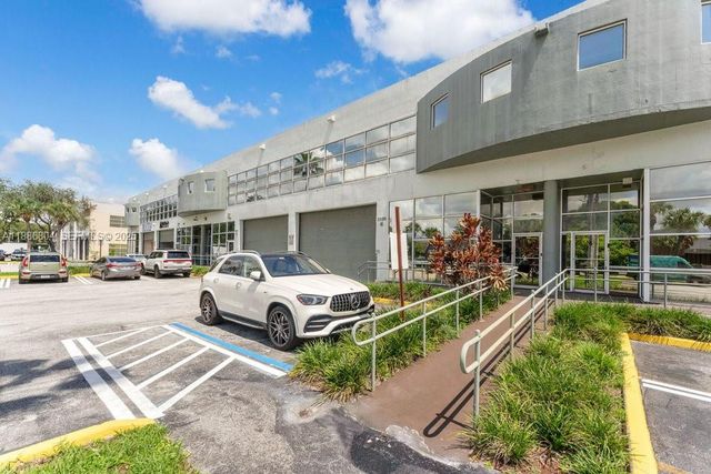 2201 NW 102nd Place 4A, Doral, FL 33172