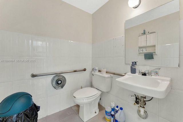 2201 NW 102nd Place 4A, Doral, FL 33172