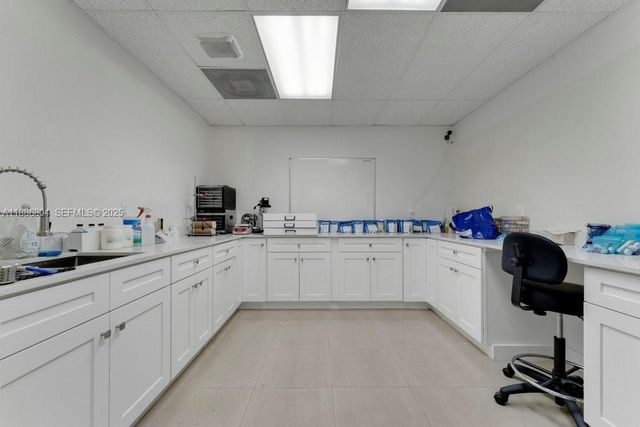 2201 NW 102nd Place 4A, Doral, FL 33172