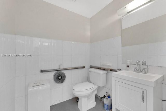 2201 NW 102nd Place 4A, Doral, FL 33172