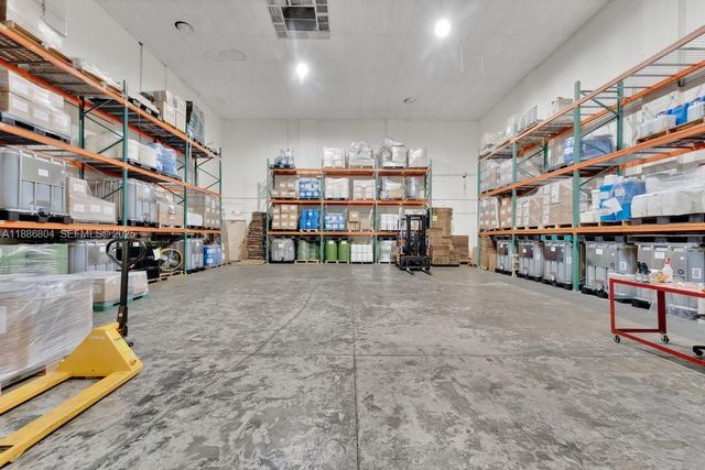 2201 NW 102nd Place 4A, Doral, FL 33172