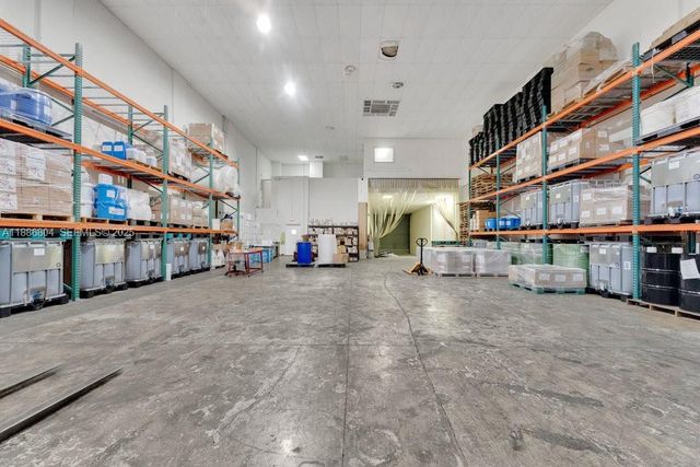 2201 NW 102nd Place 4A, Doral, FL 33172