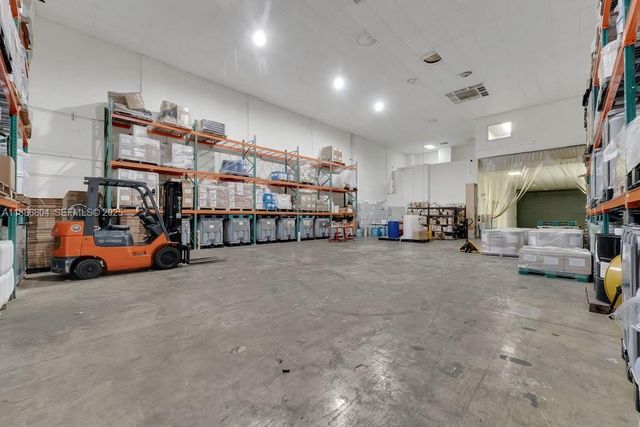 2201 NW 102nd Place 4A, Doral, FL 33172
