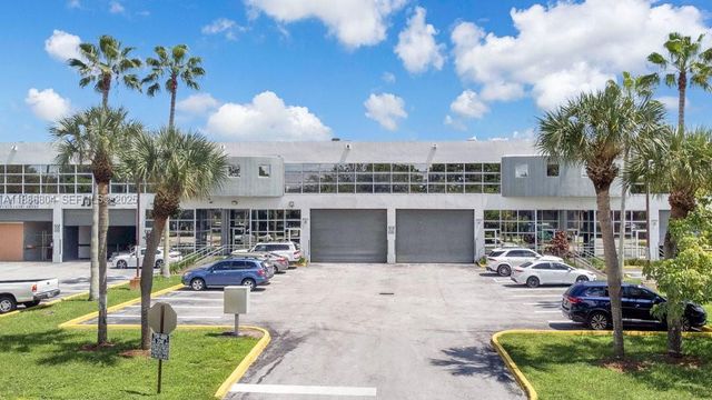 2201 NW 102nd Place 4A, Doral, FL 33172