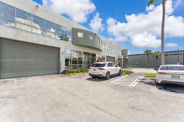 2201 NW 102nd Place 4A, Doral, FL 33172