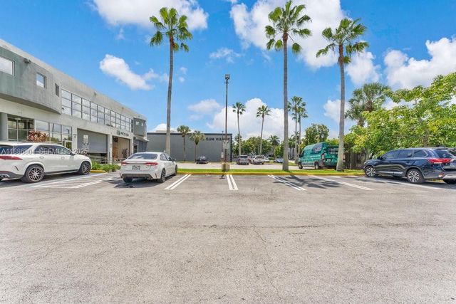 2201 NW 102nd Place 4A, Doral, FL 33172