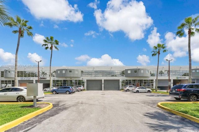 2201 NW 102nd Place 4A, Doral, FL 33172