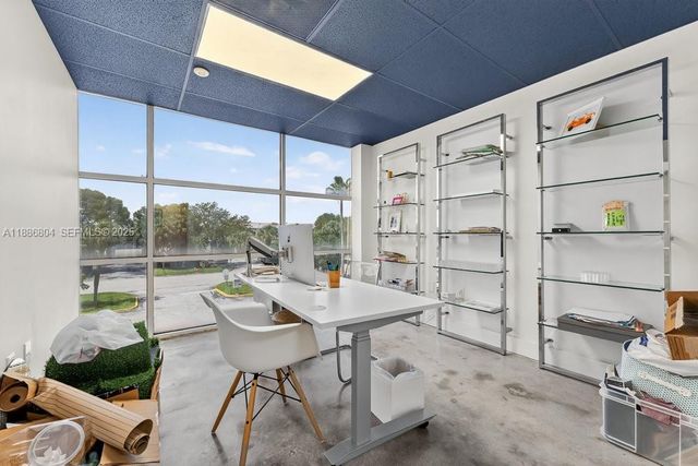 2201 NW 102nd Place 4A, Doral, FL 33172
